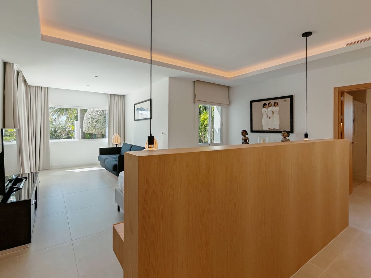 4 bedroom Villa for sale in Elviria with pool garage - € 2,850,000 (Ref: 9744126)