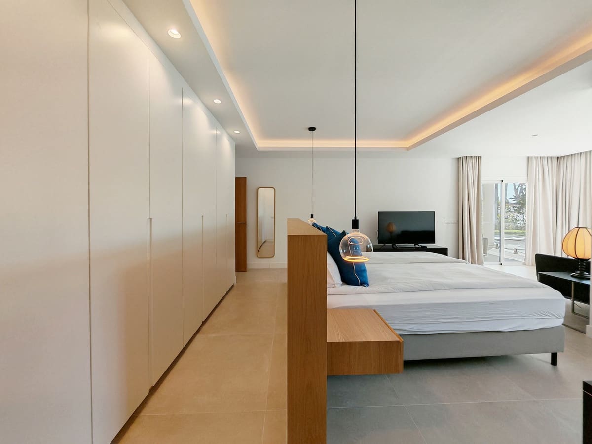 4 bedroom Villa for sale in Elviria with pool garage - € 2,850,000 (Ref: 9744126)