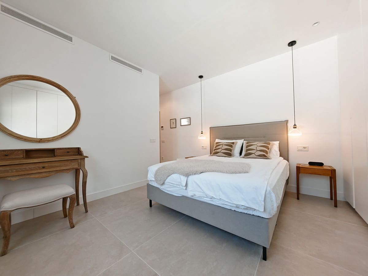 4 bedroom Villa for sale in Elviria with pool garage - € 2,850,000 (Ref: 9744126)