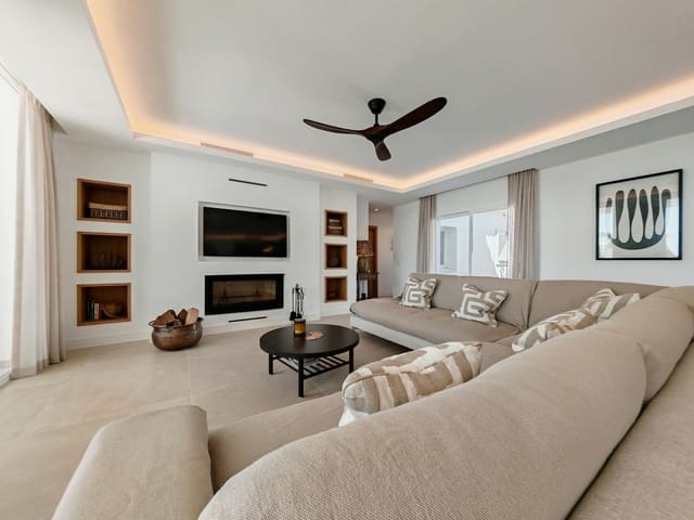 4 bedroom Villa for sale in Elviria, Marbella with pool garage - € 2,850,000 (Ref: 9744126)