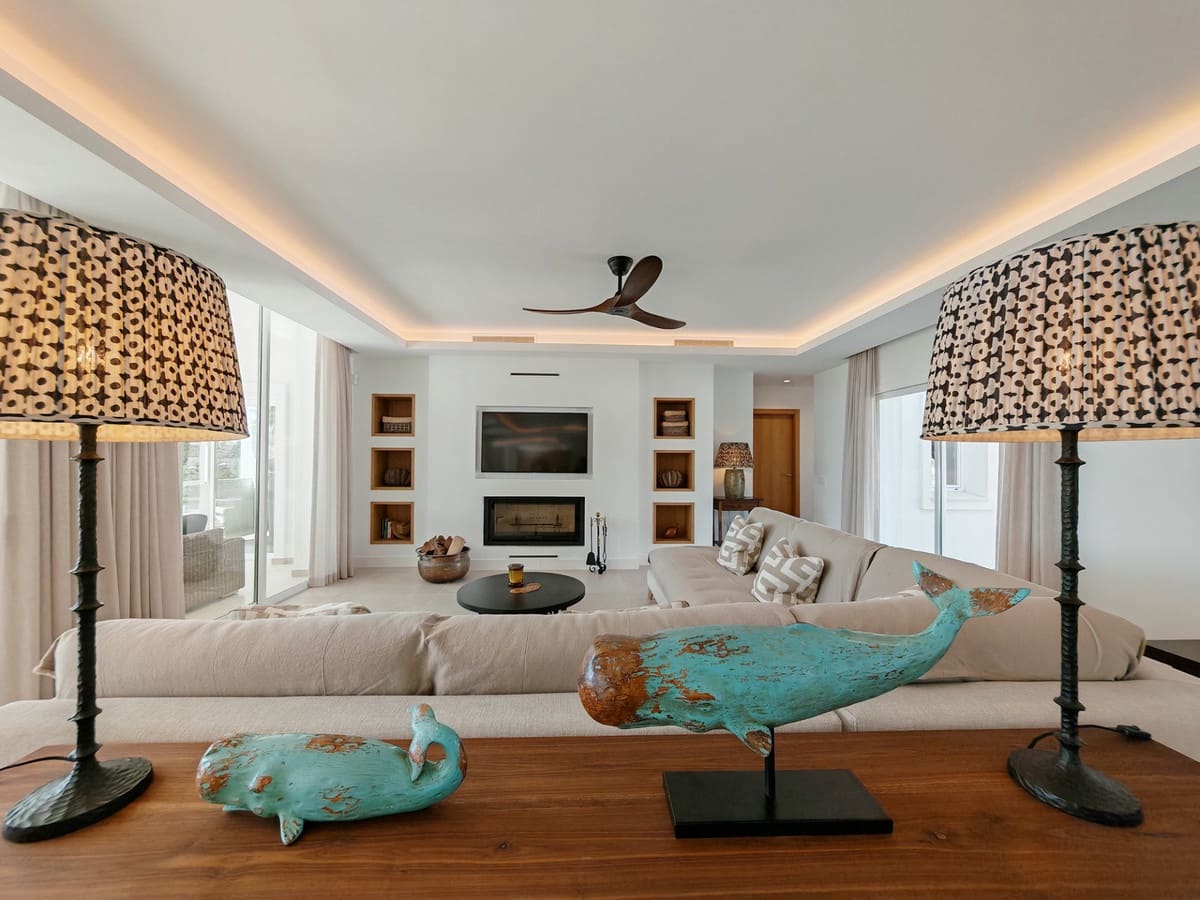 4 bedroom Villa for sale in Elviria with pool garage - € 2,850,000 (Ref: 9744126)