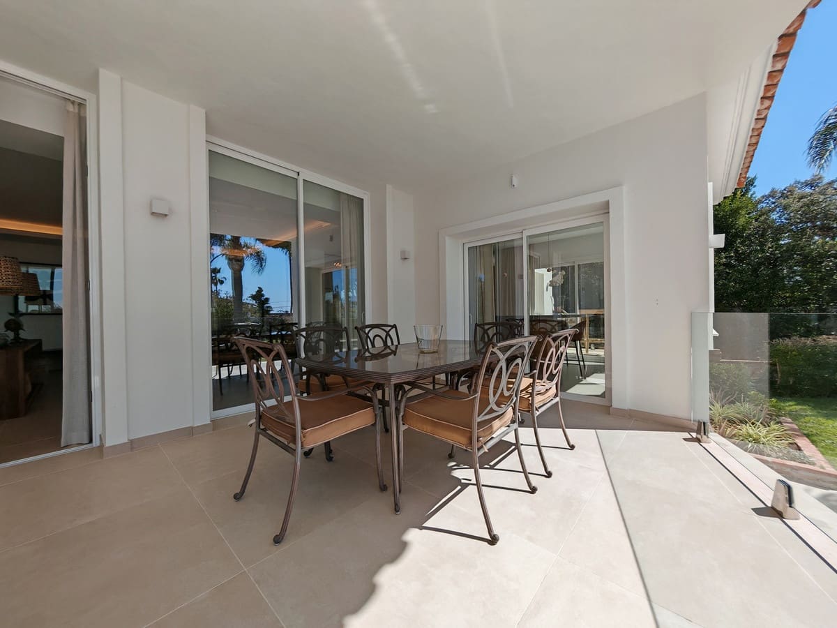 4 bedroom Villa for sale in Elviria with pool garage - € 2,850,000 (Ref: 9744126)