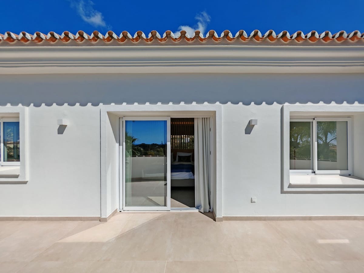 4 bedroom Villa for sale in Elviria with pool garage - € 2,850,000 (Ref: 9744126)