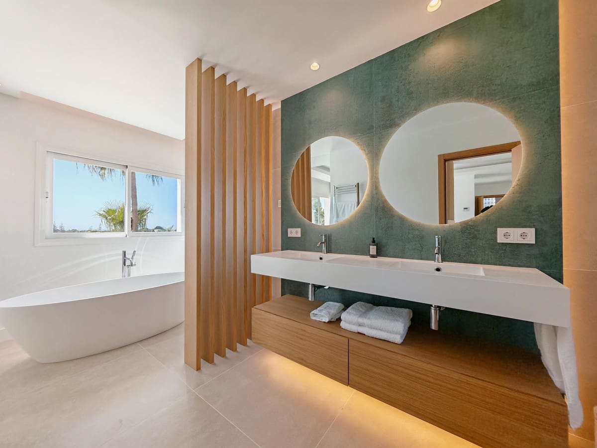 4 bedroom Villa for sale in Elviria with pool garage - € 2,850,000 (Ref: 9744126)