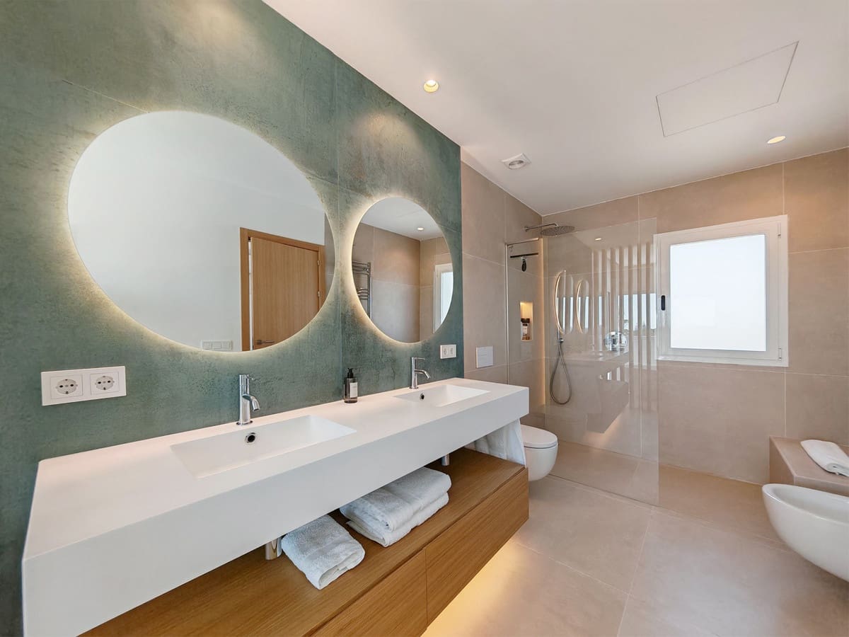 4 bedroom Villa for sale in Elviria with pool garage - € 2,850,000 (Ref: 9744126)