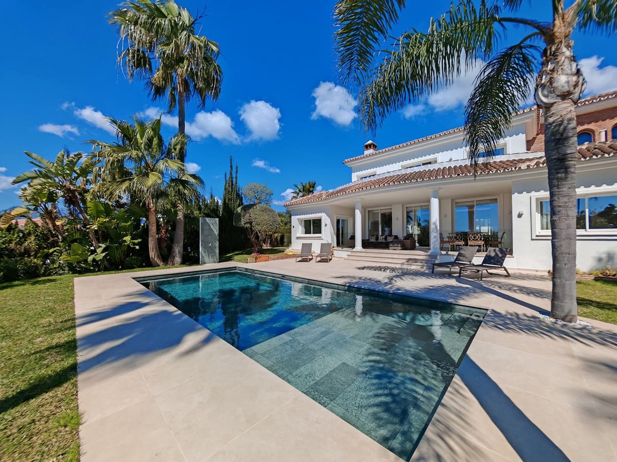 4 bedroom Villa for sale in Elviria with pool garage - € 2,850,000 (Ref: 9744126)