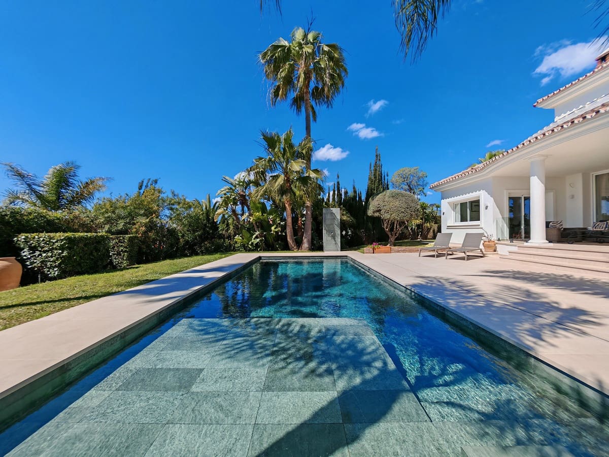 4 bedroom Villa for sale in Elviria with pool garage - € 2,850,000 (Ref: 9744126)