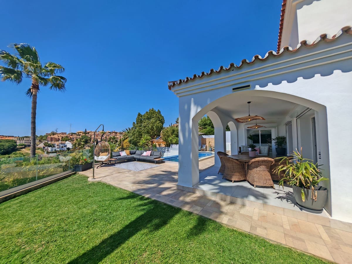 3 bedroom Villa for sale in Riviera del Sol with pool garage - € 1,280,000 (Ref: 9751979)