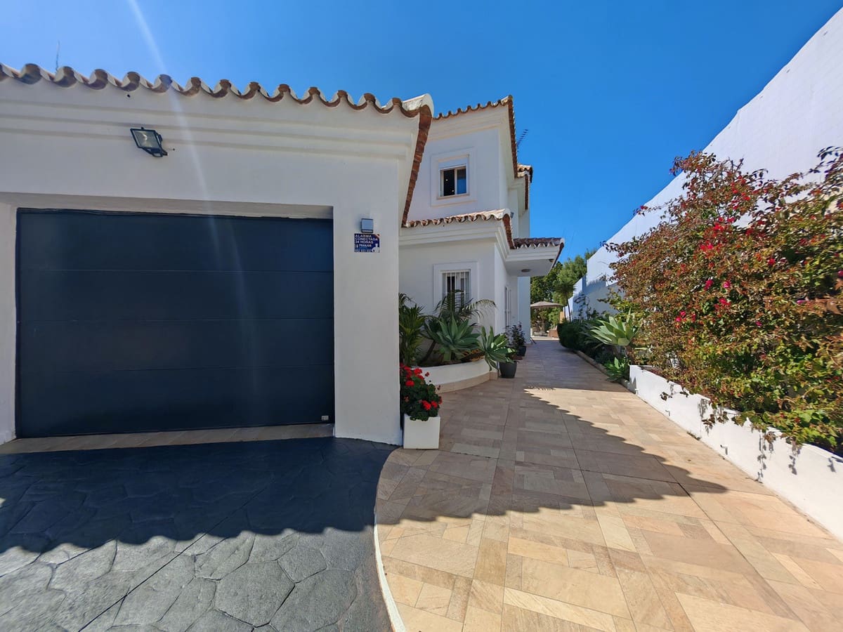 3 bedroom Villa for sale in Riviera del Sol with pool garage - € 1,280,000 (Ref: 9751979)