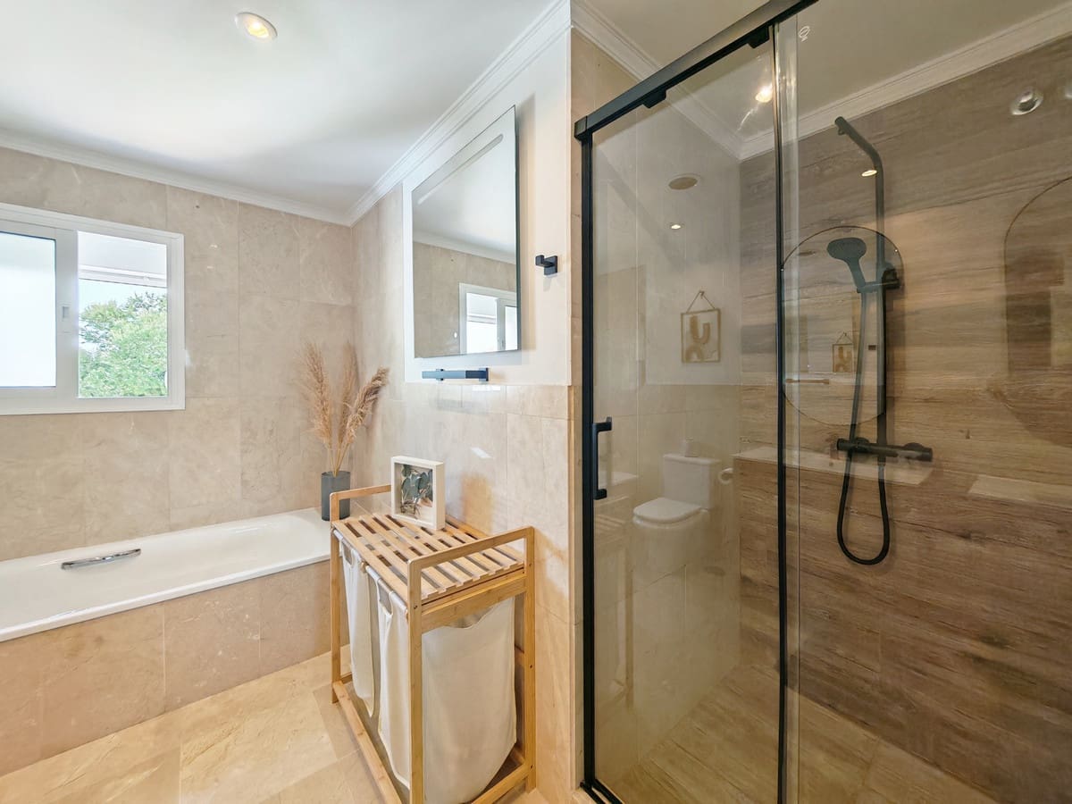 3 slaapkamer Villa te koop in Riviera del Sol met zwembad garage - € 1.280.000 (Ref: 9751979)