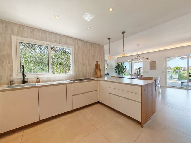 3 sypialnia Willa na sprzedaż w Riviera del Sol, Mijas z basenem garażem - 1 280 000 € (Ref: 9751979)