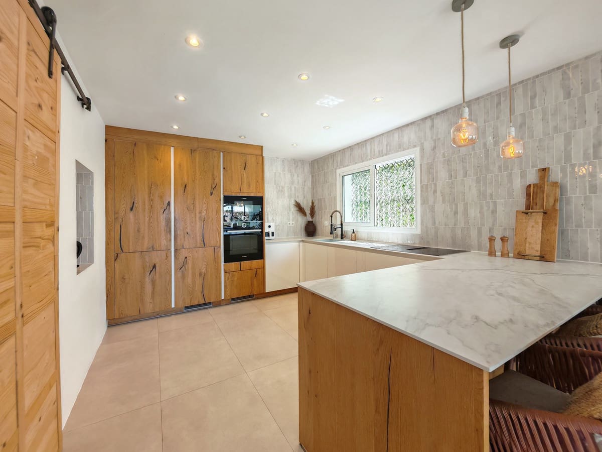 3 slaapkamer Villa te koop in Riviera del Sol met zwembad garage - € 1.280.000 (Ref: 9751979)
