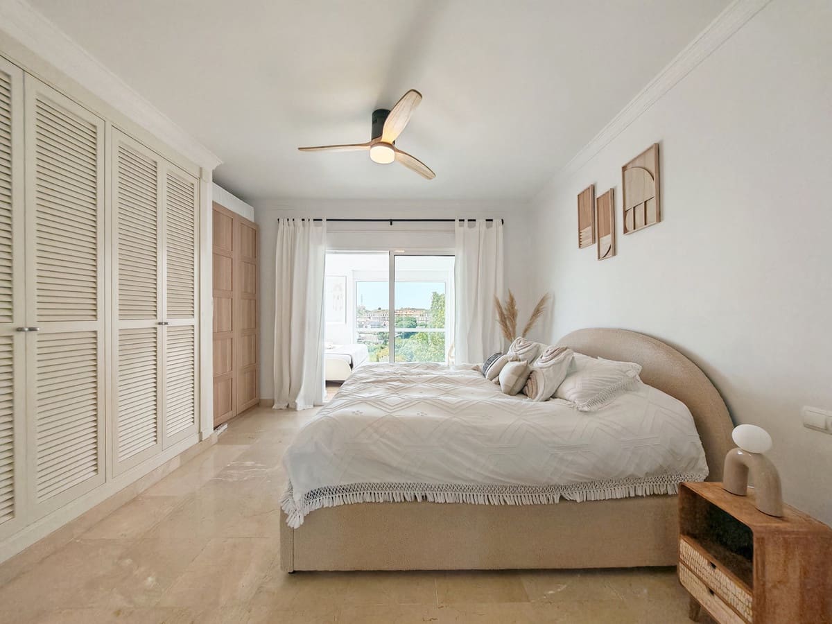 3 slaapkamer Villa te koop in Riviera del Sol met zwembad garage - € 1.280.000 (Ref: 9751979)