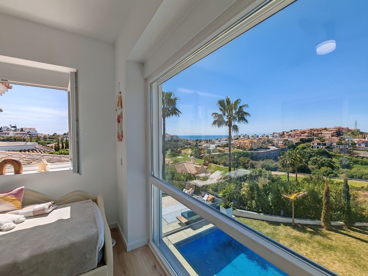 3 slaapkamer Villa te koop in Riviera del Sol met zwembad garage - € 1.280.000 (Ref: 9751979)