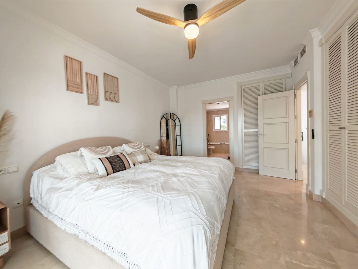 3 slaapkamer Villa te koop in Riviera del Sol met zwembad garage - € 1.280.000 (Ref: 9751979)