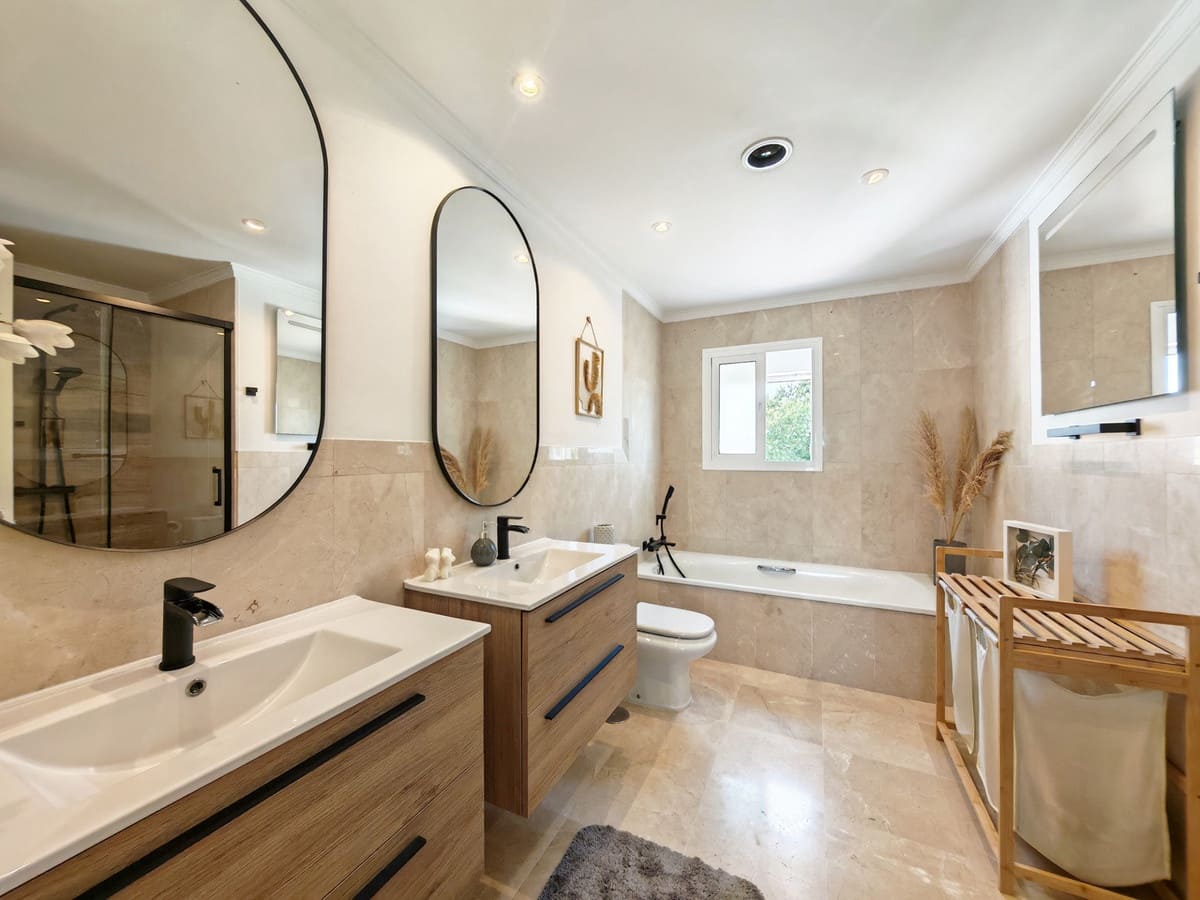 3 slaapkamer Villa te koop in Riviera del Sol met zwembad garage - € 1.280.000 (Ref: 9751979)