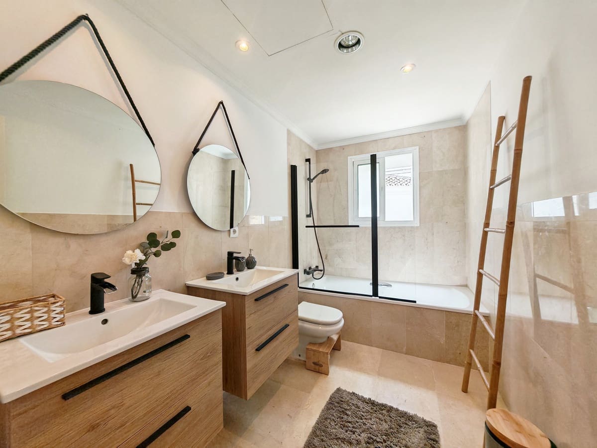 3 slaapkamer Villa te koop in Riviera del Sol met zwembad garage - € 1.280.000 (Ref: 9751979)