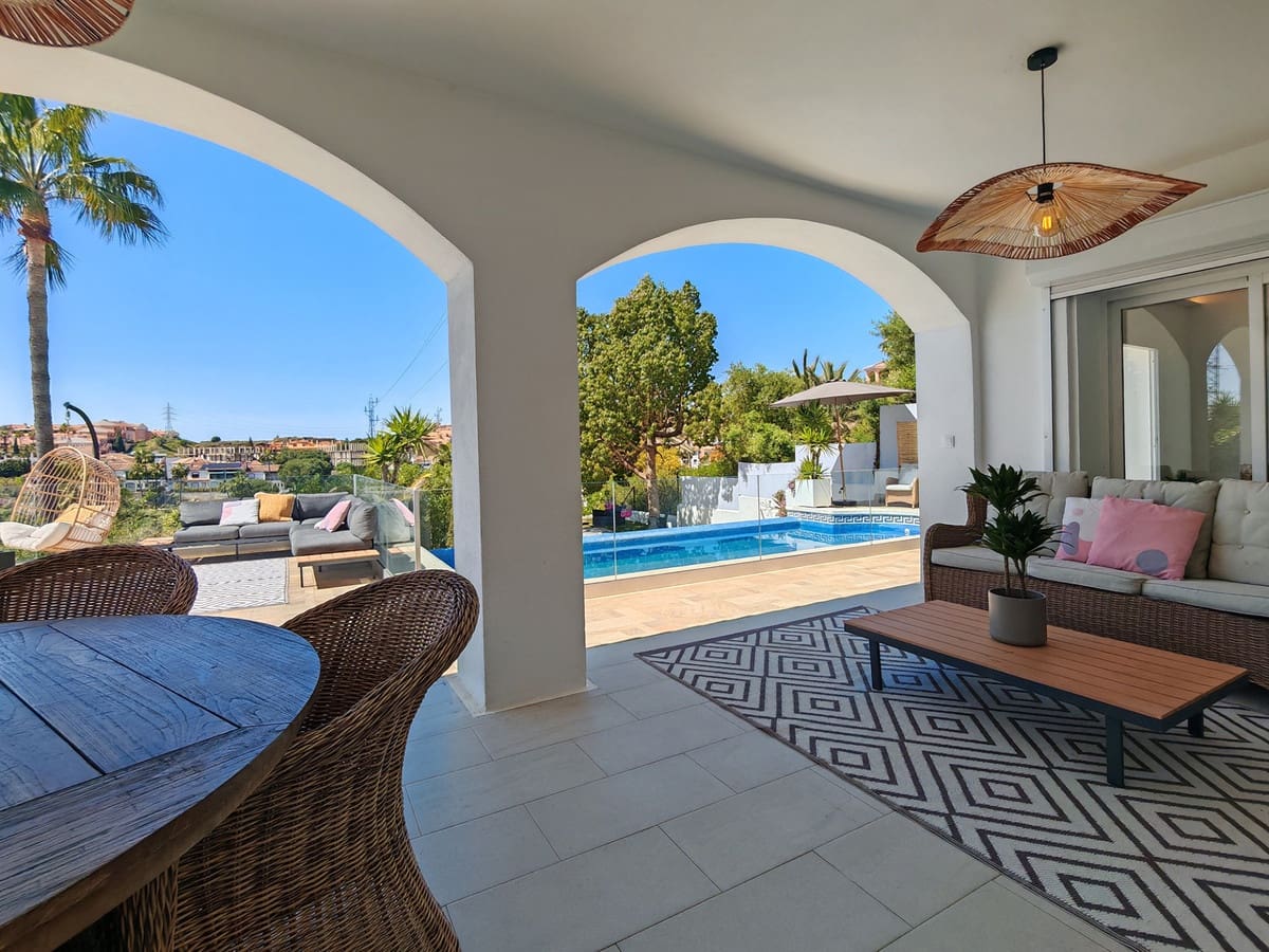 3 slaapkamer Villa te koop in Riviera del Sol met zwembad garage - € 1.280.000 (Ref: 9751979)