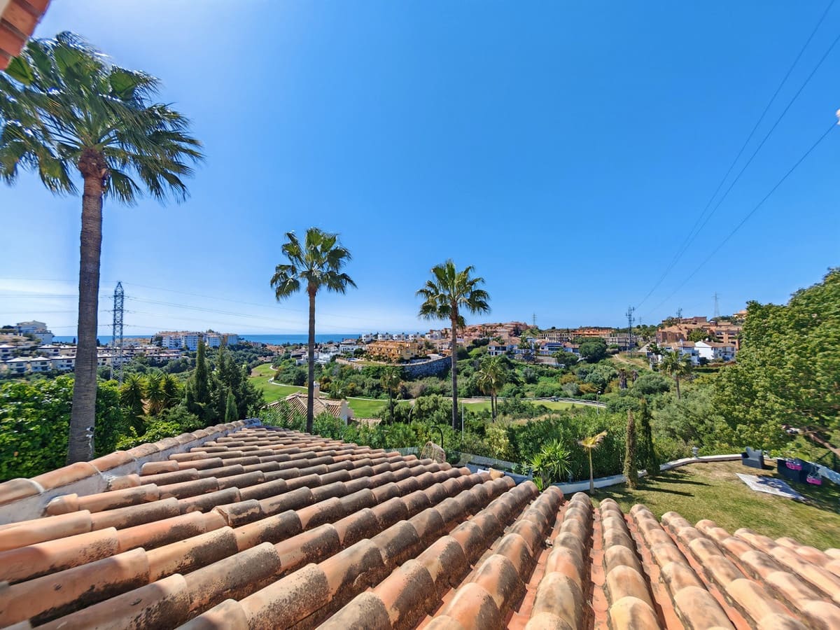 3 slaapkamer Villa te koop in Riviera del Sol met zwembad garage - € 1.280.000 (Ref: 9751979)