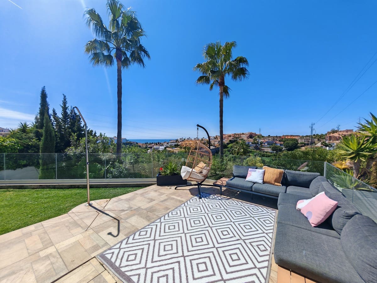 3 slaapkamer Villa te koop in Riviera del Sol met zwembad garage - € 1.280.000 (Ref: 9751979)