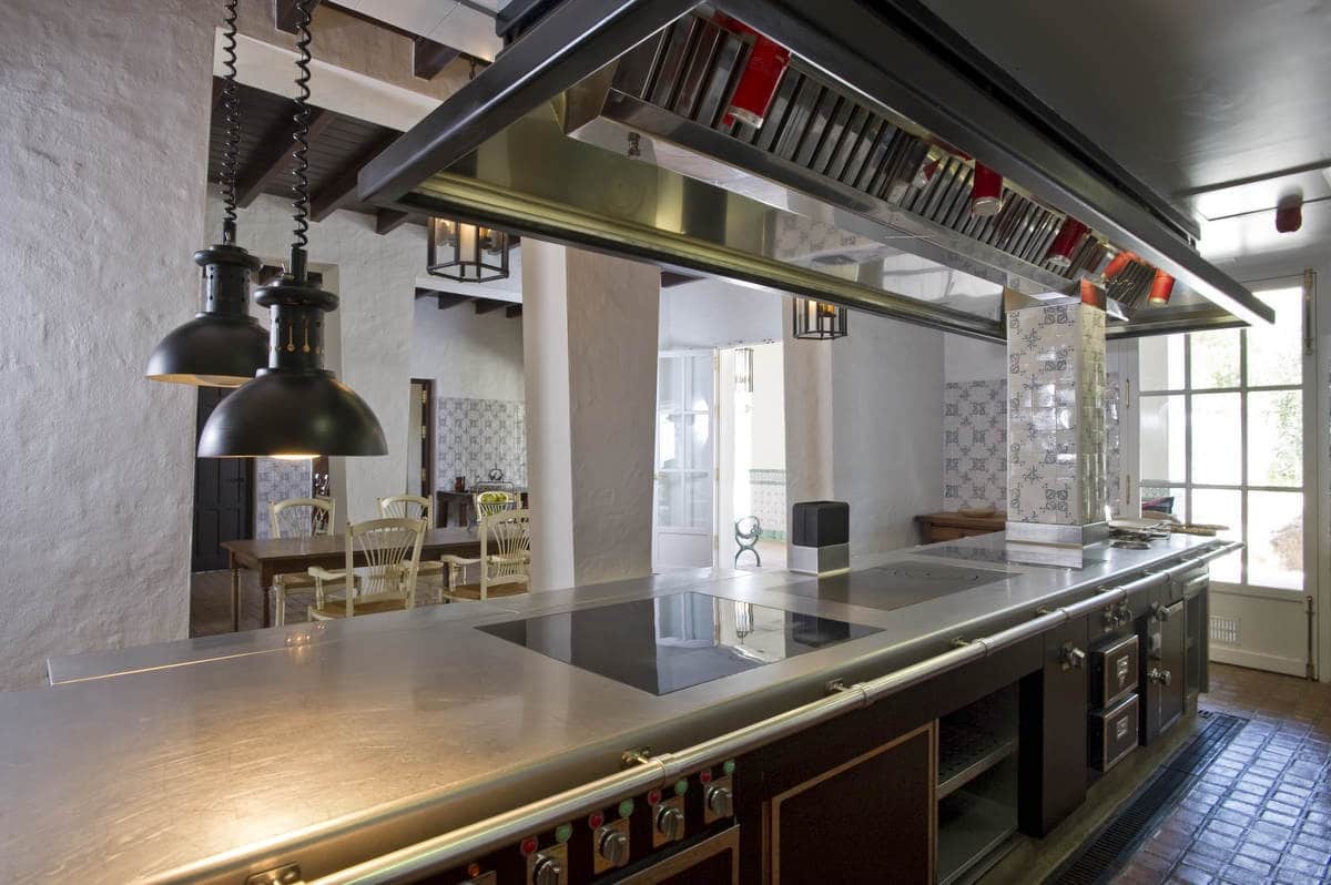 35 bedroom Hotel for sale in Fuengirola with pool garage - € 5,950,000 (Ref: 9755618)