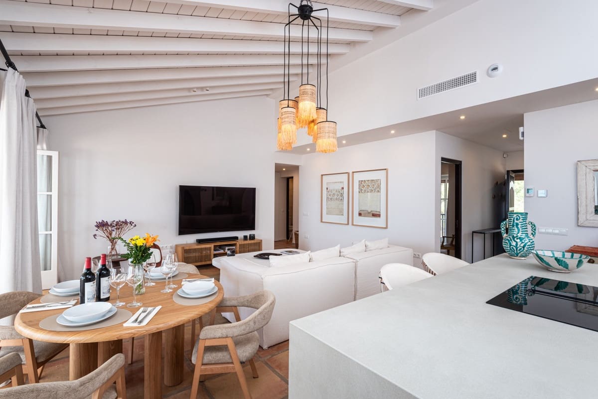 35 bedroom Hotel for sale in Fuengirola with pool garage - € 5,950,000 (Ref: 9755618)