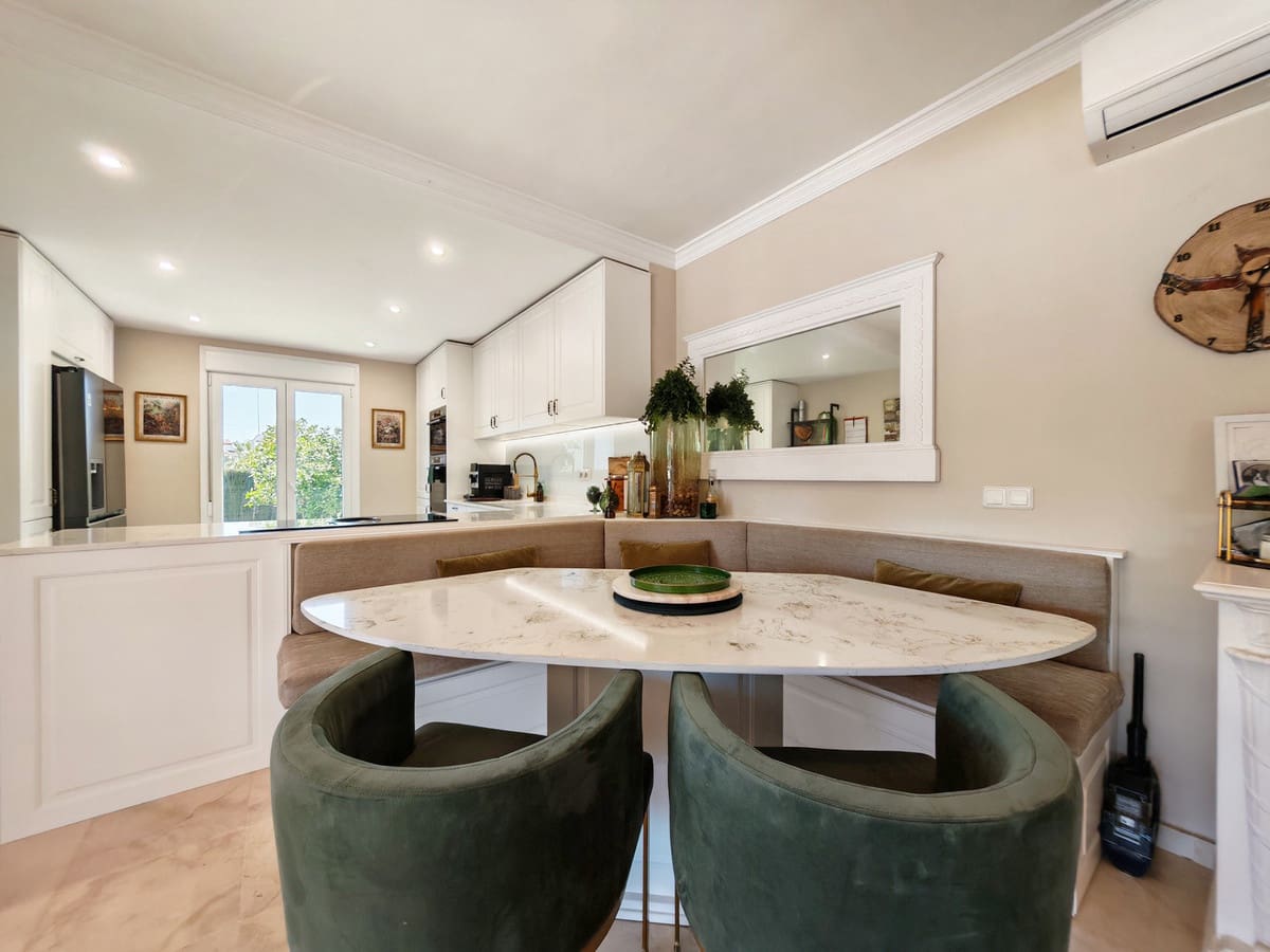 4 quarto Moradia para venda em Calahonda com piscina - 1 150 000 € (Ref: 9788368)