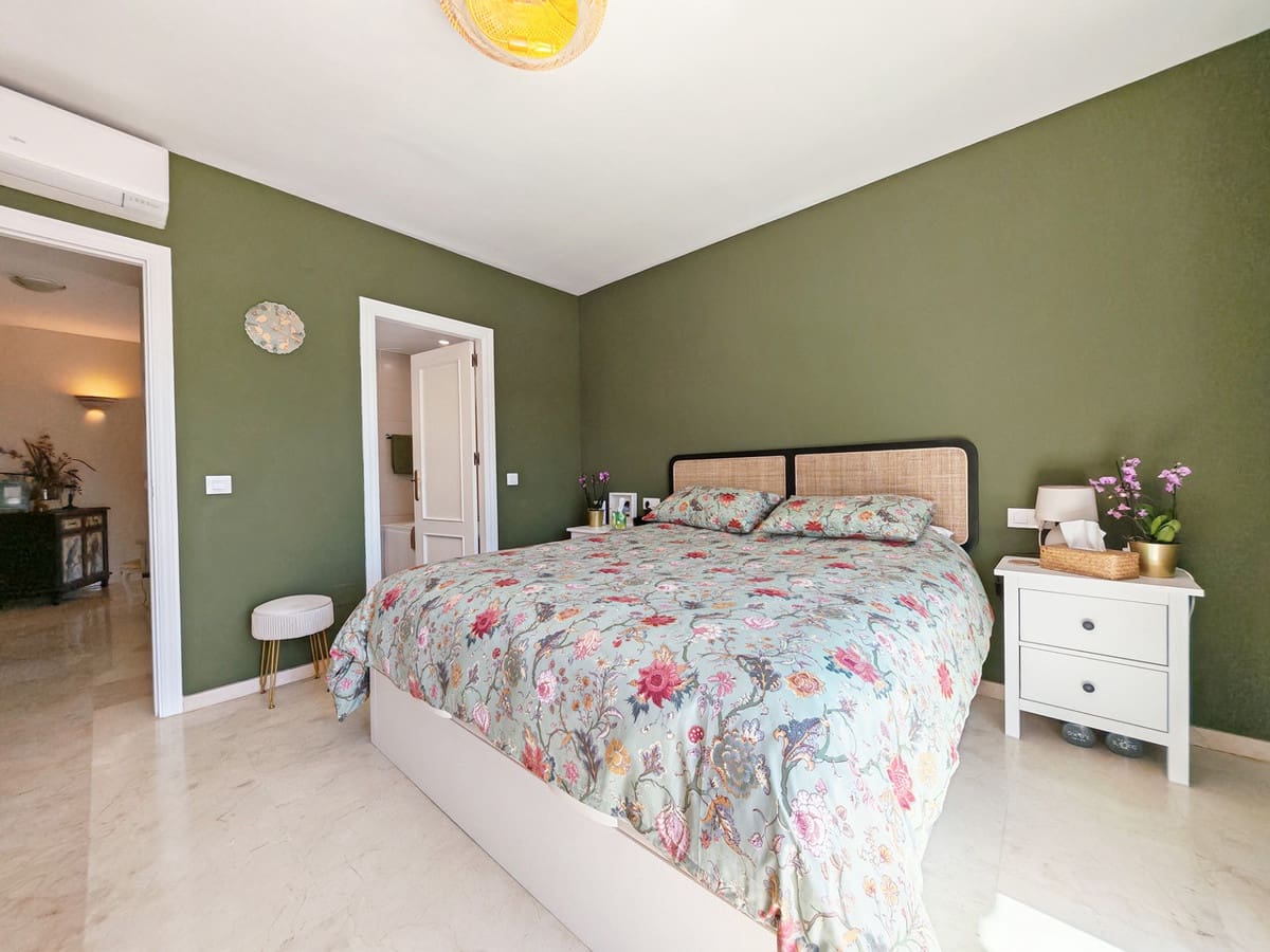 4 quarto Moradia para venda em Calahonda com piscina - 1 150 000 € (Ref: 9788368)