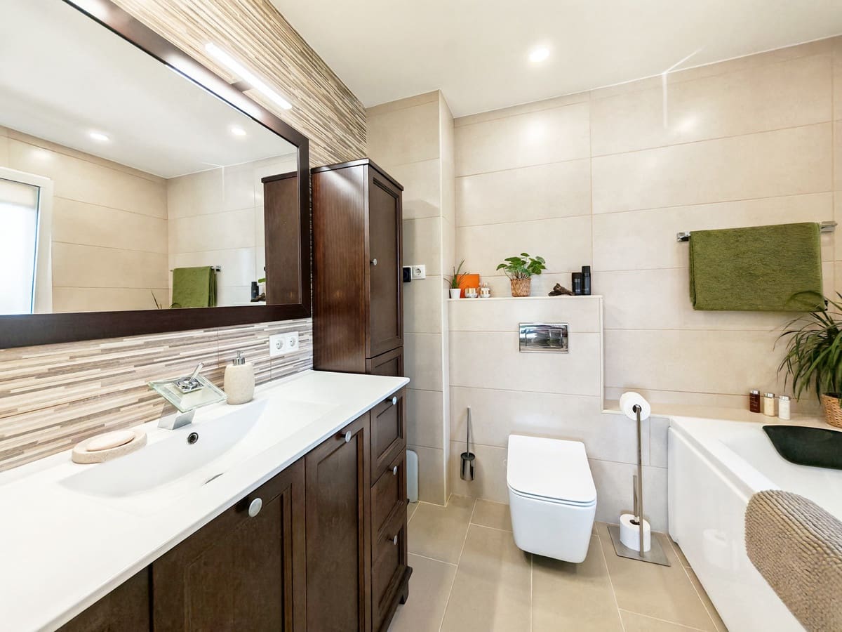 4 quarto Moradia para venda em Calahonda com piscina - 1 150 000 € (Ref: 9788368)