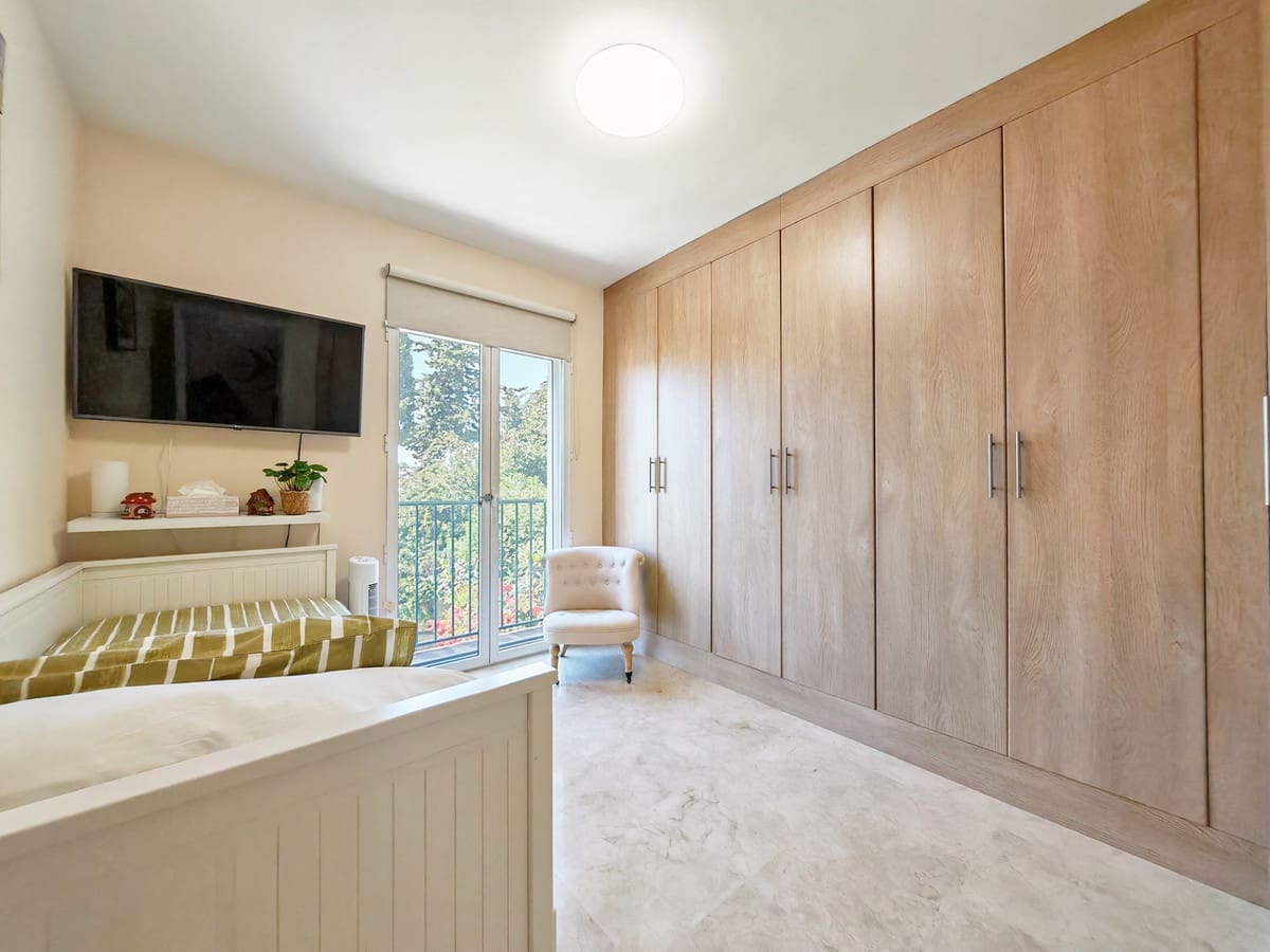 4 quarto Moradia para venda em Calahonda com piscina - 1 150 000 € (Ref: 9788368)