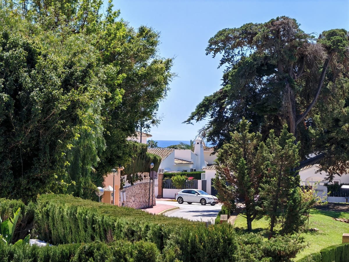 4 quarto Moradia para venda em Calahonda com piscina - 1 150 000 € (Ref: 9788368)