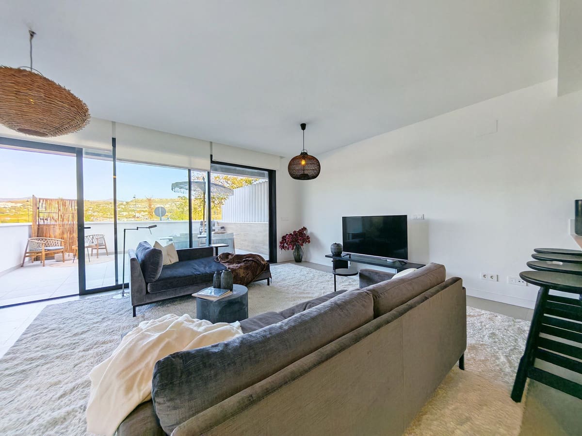 3 soveværelse Semi-Rækkehus til salg i Estepona med swimmingpool garage - € 785.000 (Ref: 9788764)
