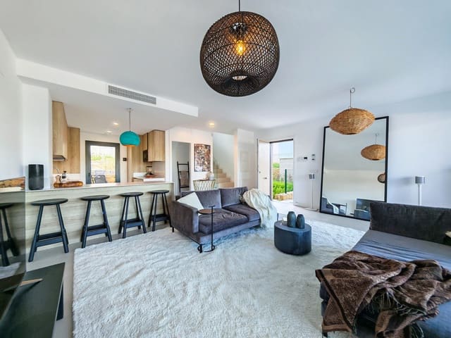 3 soveværelse Semi-Rækkehus til salg i Estepona med swimmingpool garage - € 785.000 (Ref: 9788764)