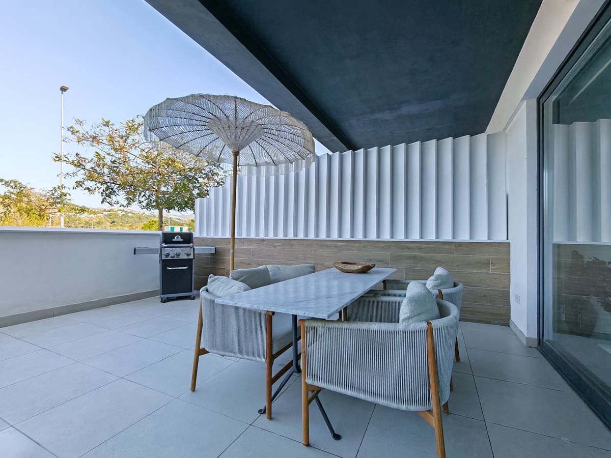 3 soveværelse Semi-Rækkehus til salg i Estepona med swimmingpool garage - € 785.000 (Ref: 9788764)