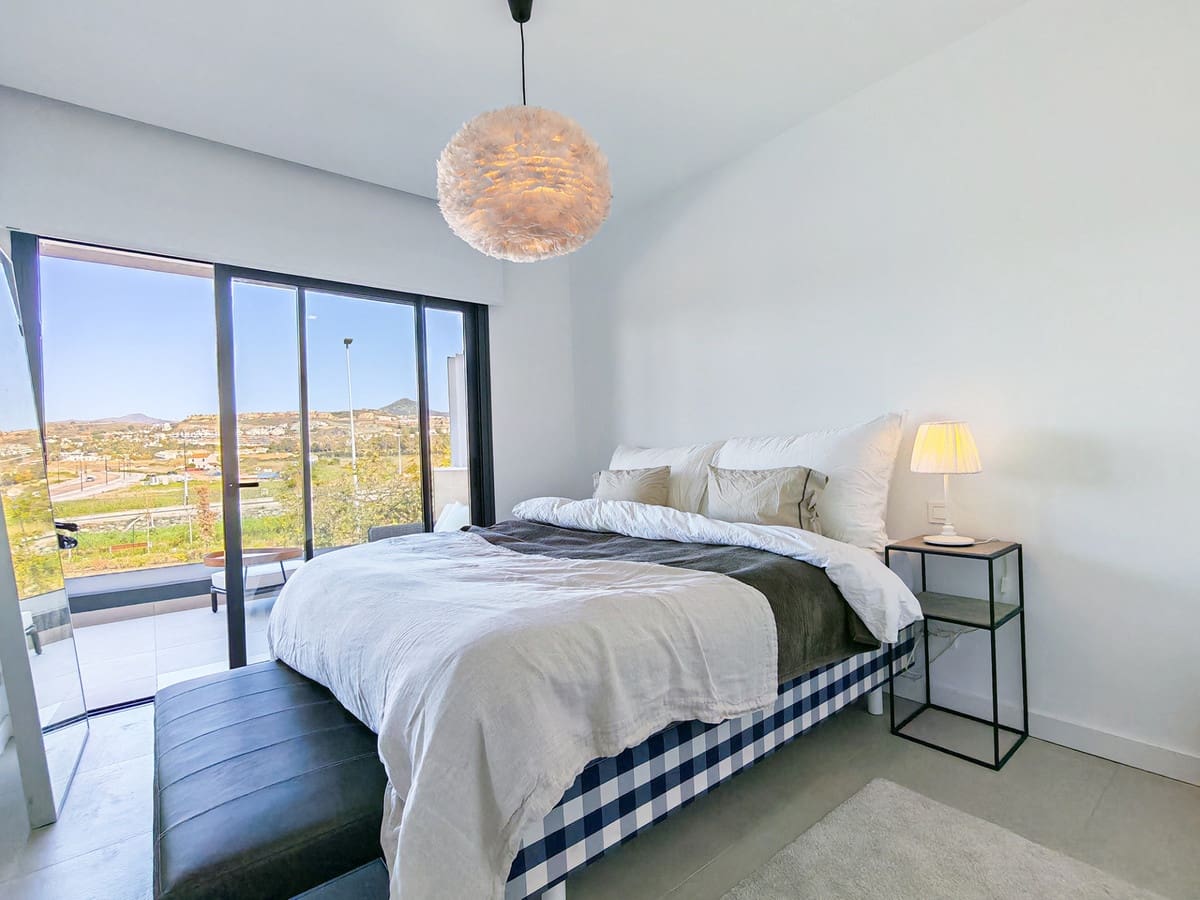 3 soveværelse Semi-Rækkehus til salg i Estepona med swimmingpool garage - € 785.000 (Ref: 9788764)
