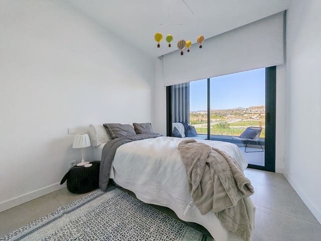 3 soveværelse Semi-Rækkehus til salg i Estepona med swimmingpool garage - € 785.000 (Ref: 9788764)