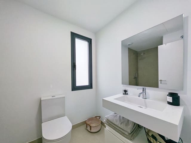 3 soveværelse Semi-Rækkehus til salg i Estepona med swimmingpool garage - € 785.000 (Ref: 9788764)