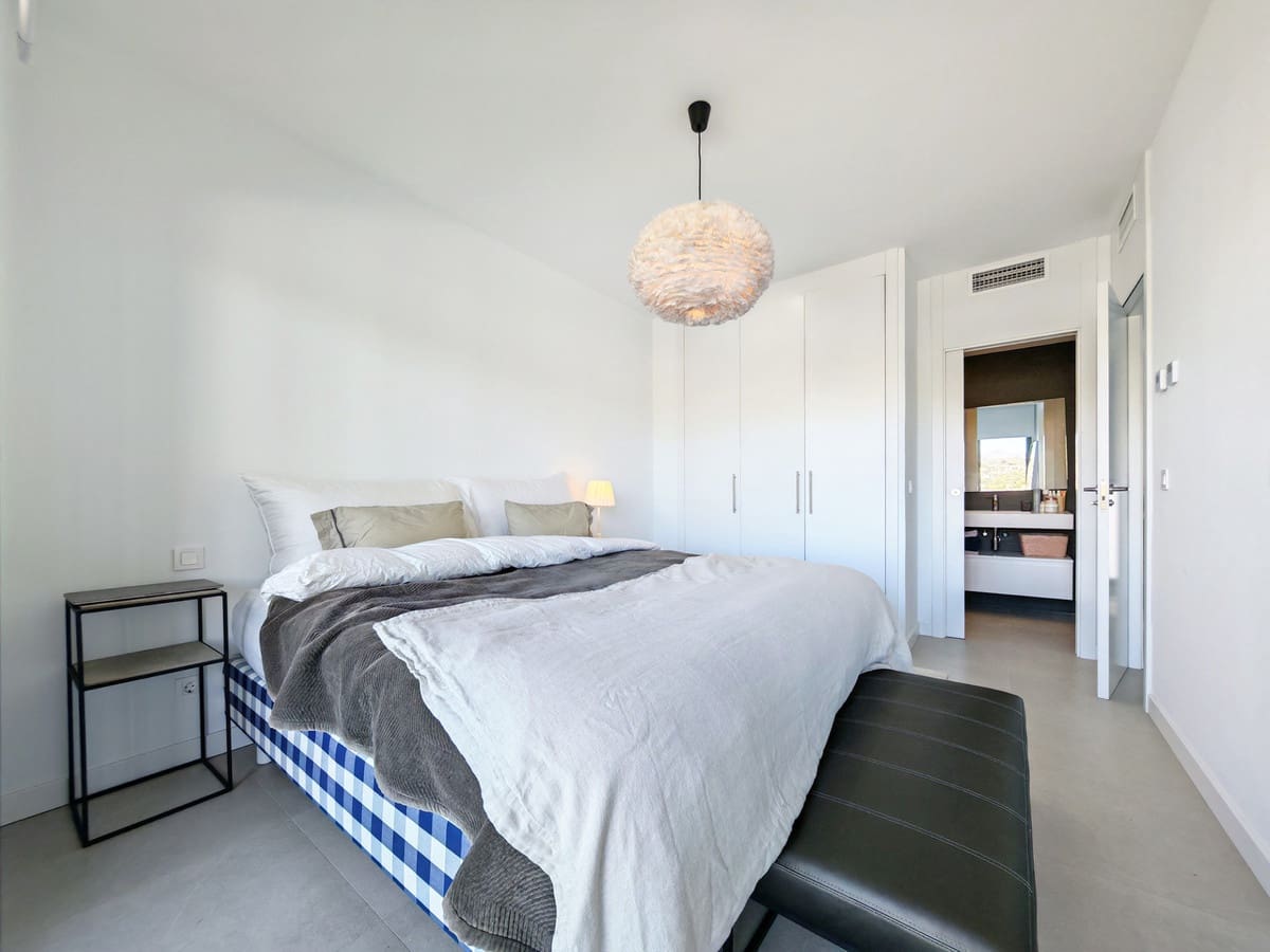 3 soveværelse Semi-Rækkehus til salg i Estepona med swimmingpool garage - € 785.000 (Ref: 9788764)