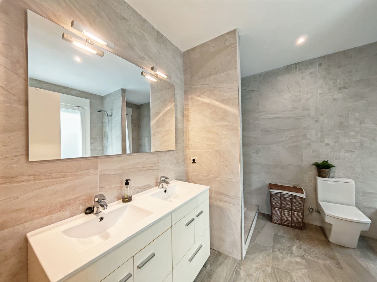 3 camera da letto Villetta Bifamiliare in vendita in Riviera del Sol con piscina garage - 900.000 € (Rif: 9791010)