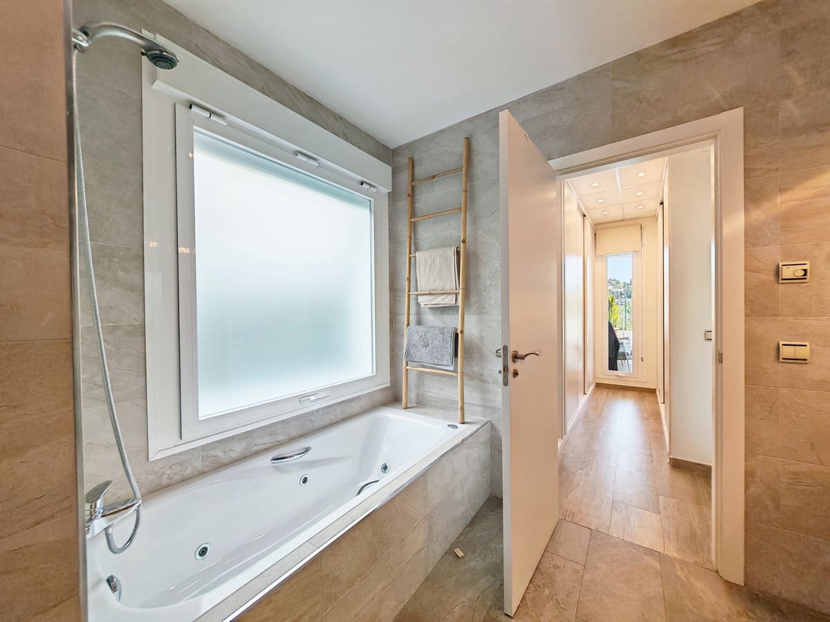 3 camera da letto Villetta Bifamiliare in vendita in Riviera del Sol con piscina garage - 900.000 € (Rif: 9791010)