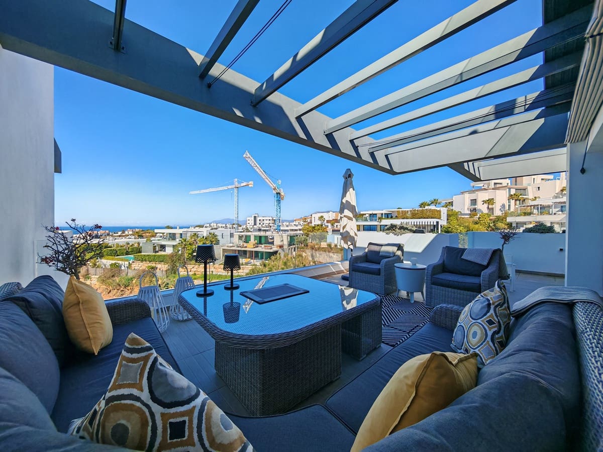 3 quarto Penthouse para venda em Cabopino com piscina - 1 050 000 € (Ref: 9799211)