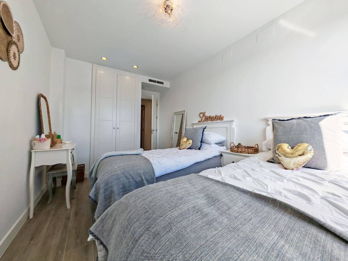 3 quarto Penthouse para venda em Cabopino com piscina - 1 050 000 € (Ref: 9799211)