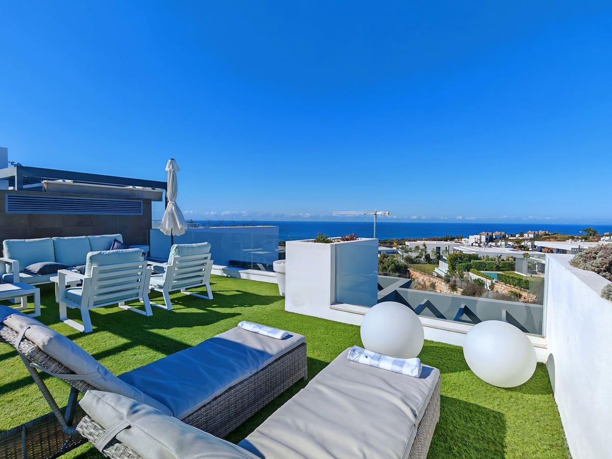 3 quarto Penthouse para venda em Cabopino com piscina - 1 050 000 € (Ref: 9799211)