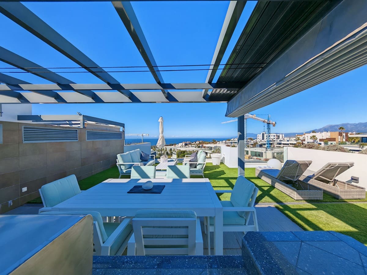 3 quarto Penthouse para venda em Cabopino com piscina - 1 050 000 € (Ref: 9799211)