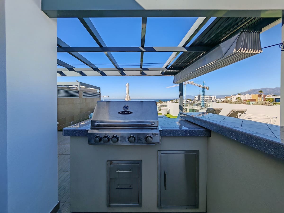 3 quarto Penthouse para venda em Cabopino com piscina - 1 050 000 € (Ref: 9799211)