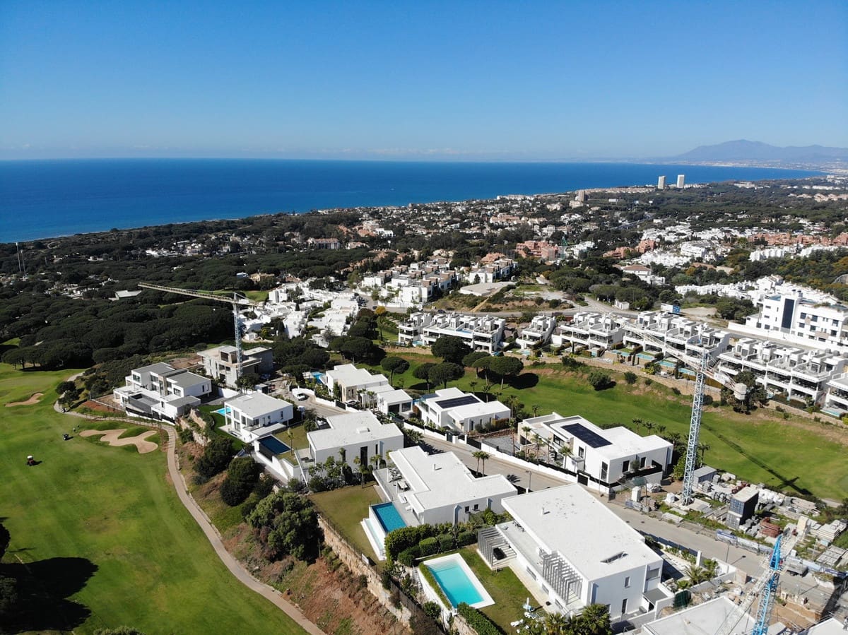 3 quarto Penthouse para venda em Cabopino com piscina - 1 050 000 € (Ref: 9799211)