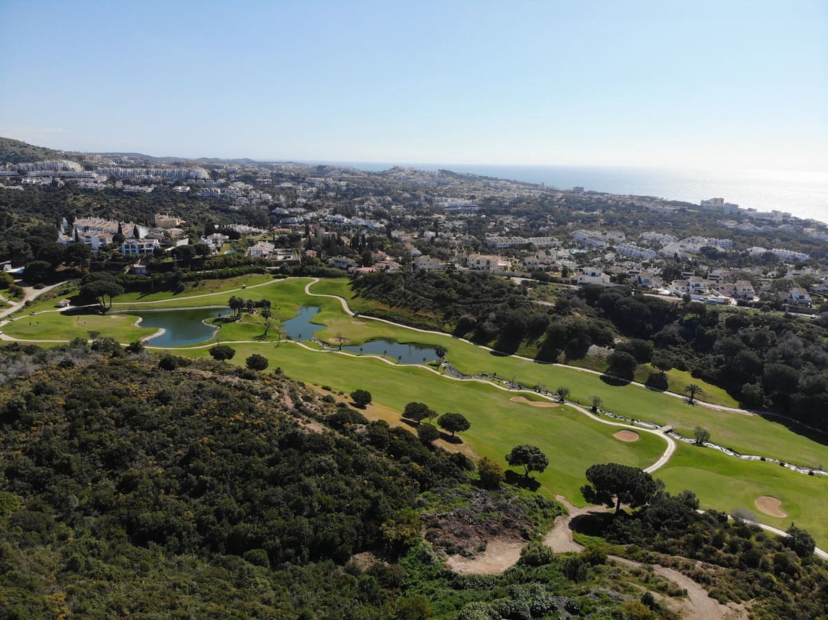 3 quarto Penthouse para venda em Cabopino com piscina - 1 050 000 € (Ref: 9799211)