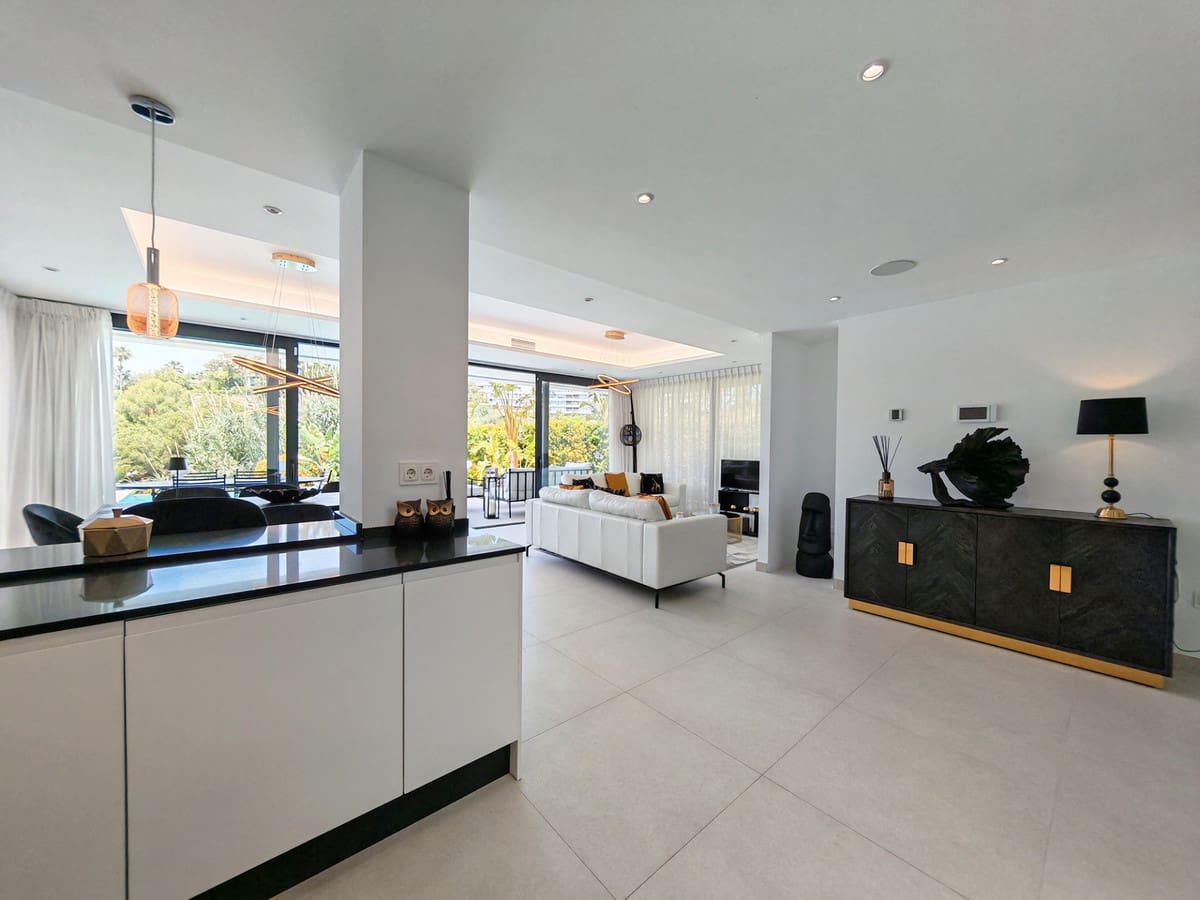 5 soverom Villa til salgs i Estepona med svømmebasseng - € 1 450 000 (Ref: 9804271)