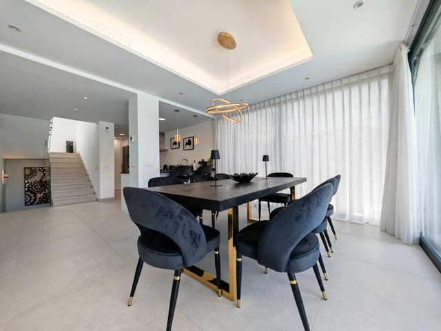 5 soverom Villa til salgs i Estepona med svømmebasseng - € 1 450 000 (Ref: 9804271)