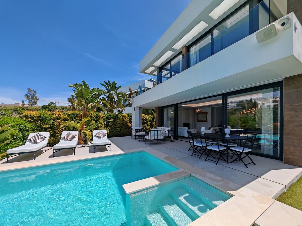 5 soverom Villa til salgs i Estepona med svømmebasseng - € 1 450 000 (Ref: 9804271)
